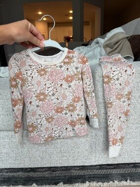 Caden Lane Floral Two-Piece Pajama Set in Blush and Tan